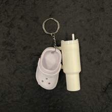 Mini bottiglia d'acqua e portachiavi a forma di scarpa, elegante mini tazza staccabile, scatola portamatite, accessori per borse, ciondoli per borse, mini bicchiere portachiavi, ciondolo creativo, accessori per auto, accessori per la scuola, accessori carini in stile gotico e Y2K