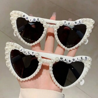 1pc "Just Married" Bride To Be Pearl Heart Shaped Party Glasses, Suitable For Bachelorette Party Bride Gifts, Bridesmaids Gifts, Bridal Shower Supplies, Party Decorations, Wedding Decorations, Party Favors