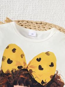 2 件装年轻女孩休闲可爱蝴蝶和心形印花图案柔软针织面料短袖 T 恤和牛仔效果打底裤套装，春夏