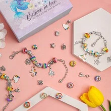 55入組彩色獨角獸主題手工鐲子&手工珠寶製作套件,附贈禮盒