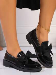 DareSee 女士黑色亮面可拆卸蝴蝶结装饰平底鞋，百搭低跟休闲鞋，适合所有季节，情人节、音乐节、Y2K 节、秋季、圣诞节、冬季圣诞节等场合，是理想的圣诞礼物之选。