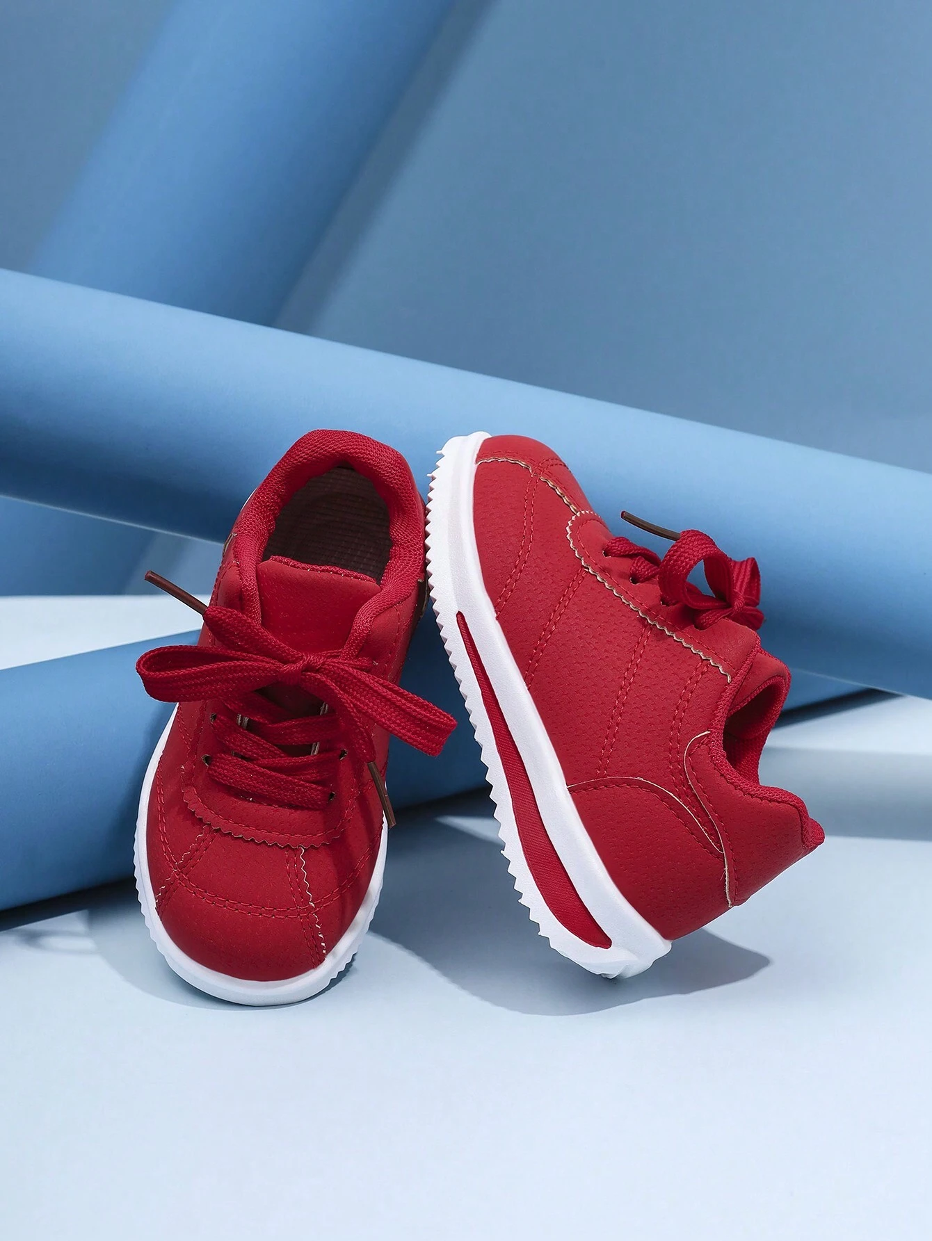 A Pair Of Unisex 1-3 6-Year-Old Children's Skateboard Shoes For Autumn