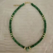 Damen Mode Retro Wassertropfen Anhänger Halskette, facettierter Stein Perlen Kropfband, Harajuku Hals Anhänger Frauen 2025 Neuer Kristall mit grünem Zirkonia Anhänger Mode Schmuck Urlaubsgeschenk Gothic Gefaltet Tragen