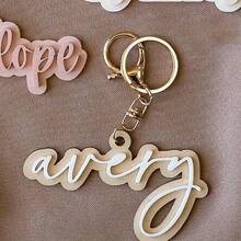 1 Stück 3D Schlüsselanhänger mit individuellem Namen, Akryl Namensschild, Rucksack Schlüsselanhänger, personalisiertes Namensschild, Geburtstagsgeschenk, Wickeltaschen-Anhänger, Gepäckanhänger, Individuell - Die besten Geschenke für sie, Muttertag, Vatertag etc., Graviert, langanhaltend, Edelstahl, Farbig, Süß, Niedlich, Lustig, Kawaii, Y2K, Stilvoll, Unisex, Lässig, Individuell, Personalisiert, Einzigartig, Angepasst, Ideale Geschenke für Ihn, Ideale Geschenke für Sie, Sie, Freund, Freundin, Familie, Freunde, Kinder