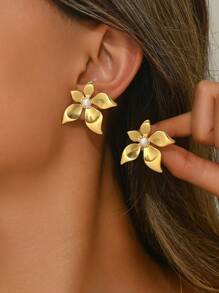 1 Pair Fashionable & Elegant Stainless Steel Flower Earrings Decorated With White Plastic Beads, Suitable For Women To Wear Casually Or On Dates, Also An Ideal Valentine's Day Gift, Mom, Mother, Mother's Day, Gift