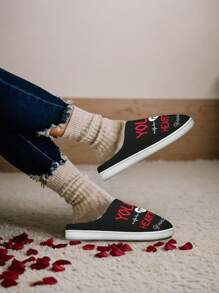 Valentine's Day Women's Custom Slippers, Couple's Name Heart Designed Lightweight Comfortable Soft Bottom Slippers For Women, Personalized Valentine Gift For Mom/Dad/Her/Him/Girlfriend/Boyfriend/Wife/Husband/Friend