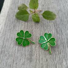 1pc Fashionable Green Classic Four-Leaf Clover Brooch, Perfect Gift For Friends, Suitable For Wearing On St. Patrick's Day Valentines