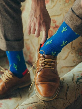 1 par de calcetines de media pantorrilla de tamaño grande para hombre con diseño casual de cactus de dibujos animados azul marino