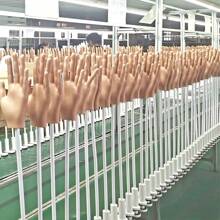 1 Peça Mão de Prática + 50 Unhas Postiças para Unhas Acrílicas, Mão de Prática em Silicone para Unhas, Dicas de Unhas Nunca Caem, Manequim de Mão Falsa para Prática de Unhas, Mão de Manequim de Prática Flexível com 100 Peças de Dicas de Unhas