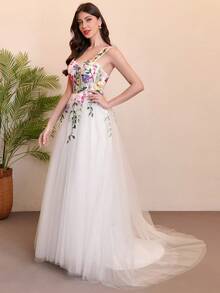 2025年新娘花卉婚纱，公主心形领口婚纱，蕾丝拖尾毕业礼服