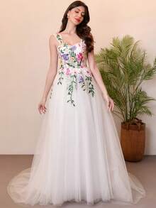 2025年新娘花卉婚纱，公主心形领口婚纱，蕾丝拖尾毕业礼服