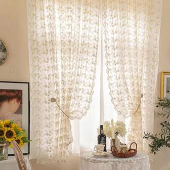 2件套米色欧式乡村风格碎花刺绣薄纱窗帘，杆袋式设计，易于悬挂，经久耐用，保护隐私，花卉刺绣主题，适合女孩房、卧室、客厅、餐厅、户外等场所。