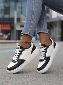 Zapatillas casuales de mujer, versátiles y con estilo, livianas y transpirables, zapatos deportivos de suela blanda con cierre de cordones, adecuados para el verano - Blanco y Negro - Ver 2