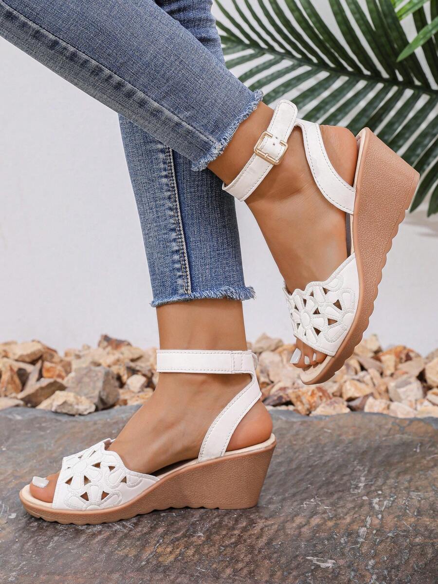 Nuevas sandalias de estilo bohemio para mujer, con diseño cómodo y antideslizante, perforadas, bordadas, hebilla de metal y cuña de tacón plataforma, de estilo desierto - Blanco - Ver 1