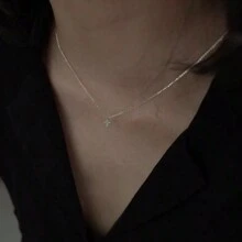 1 pieza Collar de cadena clavícula japonesa de plata esterlina S925 plateada en miniatura con colgante cruzado de diamantes y circonitas cúbicas únicas y delicadas, gran regalo para novias
