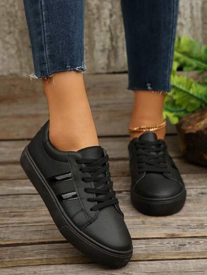 秋冬新款大码黑色平底休闲运动鞋，百搭学生运动鞋，时尚校鞋，系带白色舒适运动鞋