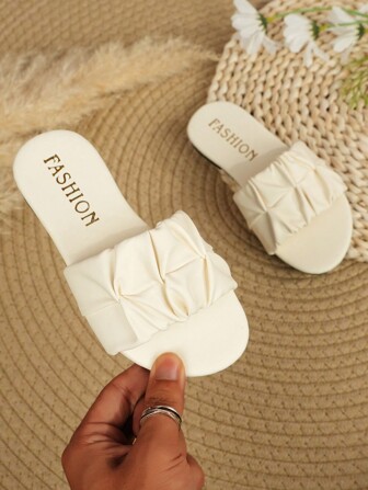 Sandalias de moda para niños para exteriores, zapatos planos de punta cuadrada, sandalias con correa, nuevo estilo de zapatos para niñas, elegantes chanclas de playa