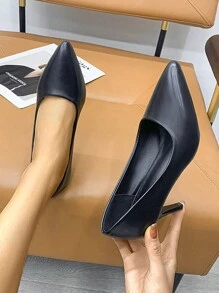 1 para damskich czarnych wysokich obcasów, odpowiednich do stroju roboczego, w stylu retro