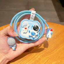 Set da 5 custodie protettive per caricabatterie standard britannico da 20W, per proteggere il tuo caricabatterie, compatibili con cavo dati per 16 Pro Max, 14, 15, custodia protettiva morbida per caricabatterie 12 Pro Max, design astronauta e onde lunari, protezione per caricabatterie