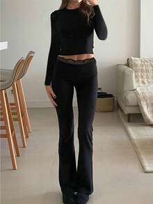 Damskie spodnie z koronką w jednolitym kolorze, z rozkloszowanym dołem i dopasowanym krojem, eleganckie i szykowne na wiosnę/lato