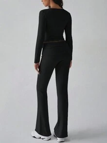 Damskie spodnie z koronką w jednolitym kolorze, z rozkloszowanym dołem i dopasowanym krojem, eleganckie i szykowne na wiosnę/lato