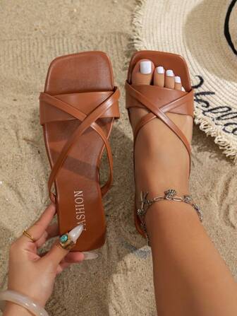 Zomer 2025 dames sandalen met vierkante neus en brede pasvorm | Eenvoudige instappers met gekruiste bandjes | Lichtgewicht, zacht, ademend ontwerp | Sandalen met zacht voetbed voor strand- en dagelijks comfort