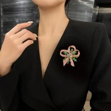 1 szt. Romantyczna, urocza, emaliowana różowa wstążka z kokardą i kryształkami, broszka na Boże Narodzenie i Walentynki, akcesoria i biżuteria dla kobiet - Motyl - Zobacz 4