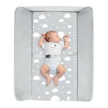 Cambiador con patrón de nubes, adecuado para bebés de 0 a 12 meses, altura ajustable, 4 modos 95-101 cm, portátil y móvil, 4 ruedas universales, canasta de almacenamiento de 70x15x16 cm, cinturón y caja de almacenamiento, plegable para ahorrar espacio, gris/negro/ opciones de color azul marino disponibles