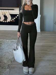 Damskie spodnie z koronką w jednolitym kolorze, z rozkloszowanym dołem i dopasowanym krojem, eleganckie i szykowne na wiosnę/lato