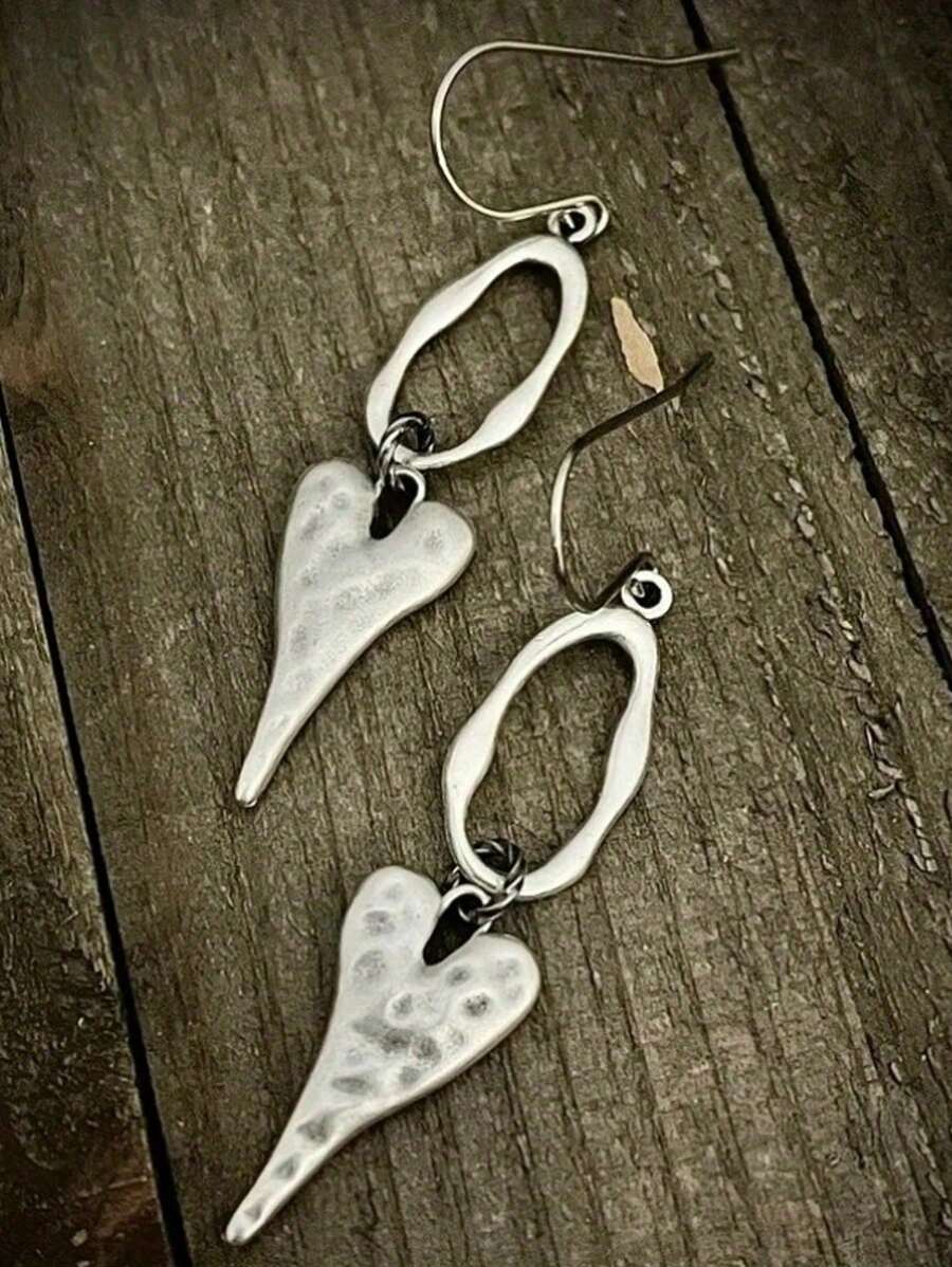 Vintage Heart-Shaped Hollow Pendant Earrings In Silver Alloy Are Perfect For Everyday Wear And Parties - Women's Fashion Accessory Earrings