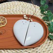 2pcs/Set Heart-Shaped Ceramic Spice Jars, Salt Pepper Seasoning Storage Container, Creative Combination, Hotel & Home Kitchen Condiment Organizer, Reusable & Easy To Clean, Also Suitable For Elegant Decoration, Wedding Party Favor - White - View 3