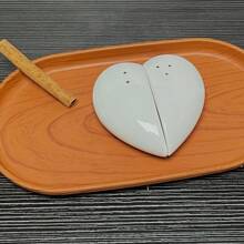 2pcs/Set Heart-Shaped Ceramic Spice Jars, Salt Pepper Seasoning Storage Container, Creative Combination, Hotel & Home Kitchen Condiment Organizer, Reusable & Easy To Clean, Also Suitable For Elegant Decoration, Wedding Party Favor - White - View 4