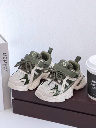 新款儿童透气网眼运动鞋，适合所有季节的经典复古厚底运动鞋，时尚可爱柔软防滑 EVA 鞋底休闲鞋，采用高端模压鞋面设计，确保脚部稳定性，适合上学、日常穿着、跑步