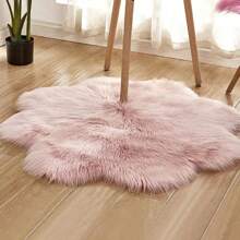 Soft & Comfortable Cream-Colored Floral Shaped Decorative Carpet Mat, Suitable For Living Room, Bedroom, And Foyer For Valentine's Day Room Decor Rug Bedroom Decor Rugs