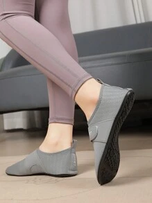 Neue Indoor Fitness Yoga Schuhe für Damen und Herren, rutschfeste Springseil & Kniebeuge Schuhe mit weicher Sohle & atmungsaktivem Design - Grau - Übersicht 4