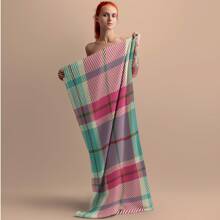 1 Toalla de playa a cuadros retro roja y verde, toalla de playa personalizada, portátil y de moda, material de mezcla de poliéster de secado rápido, suave y amigable con la piel, anti-arena y absorbente de agua, estilo universal apropiado para piscinas, viajes, yoga y entrenamiento de natación, disponible en varios tamaños, gran regalo para el verano y las vacaciones