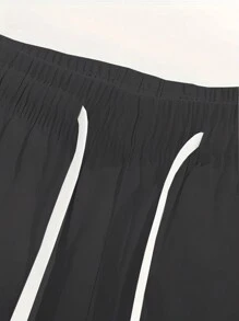 Set de 2 piezas de conjunto de moda para hombre: Polo de manga corta con estampado de árbol de coco y shorts con cordón de color liso
