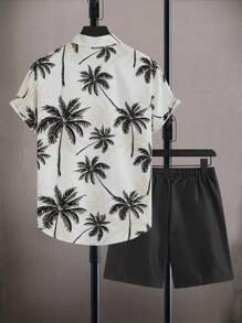 Set de 2 piezas de conjunto de moda para hombre: Polo de manga corta con estampado de árbol de coco y shorts con cordón de color liso