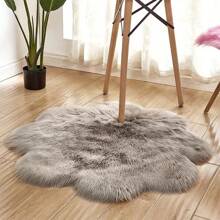 Soft & Comfortable Cream-Colored Floral Shaped Decorative Carpet Mat, Suitable For Living Room, Bedroom, And Foyer For Valentine's Day Room Decor Rug Bedroom Decor Rugs