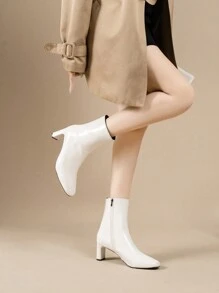 Europäischer und amerikanischer Stil Plateauschuhe Retro Stiefeletten für Damen, exklusive weiße Modestiefel, französische High Heel Stiefeletten, schlanke Stiefel