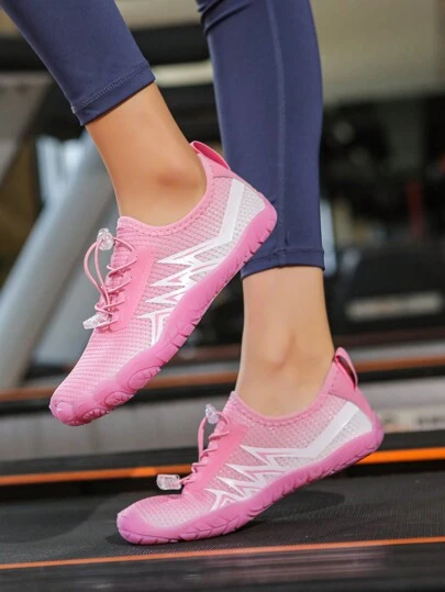 女士粉色跑步机鞋，防滑轻便运动鞋，透气弹性面料休闲鞋，带抽绳和设计，适合室内健身和户外活动