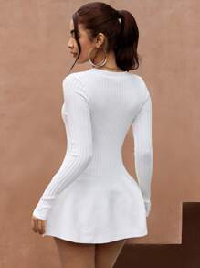 Vestido de suéter de punto acanalado de ajuste ceñido con cuello en V, manga larga y bajo acampanado, estilo casual sencillo con botones delanteros, atuendo de otoño
