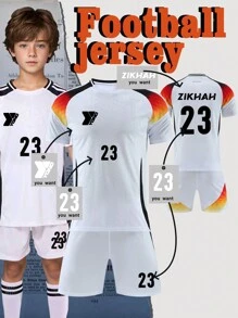Conjunto de fútbol personalizable estilo alemán para niños y jóvenes (8-12 años) - Conjunto personalizado de camiseta y pantalones cortos, con logotipos, números y contenido de texto personalizables - Blanco - Ver 1