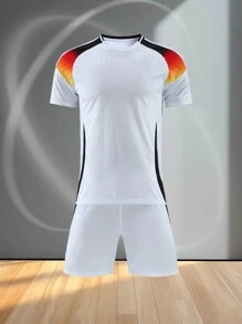 Conjunto de fútbol personalizable estilo alemán para niños y jóvenes (8-12 años) - Conjunto personalizado de camiseta y pantalones cortos, con logotipos, números y contenido de texto personalizables - Blanco - Ver 4