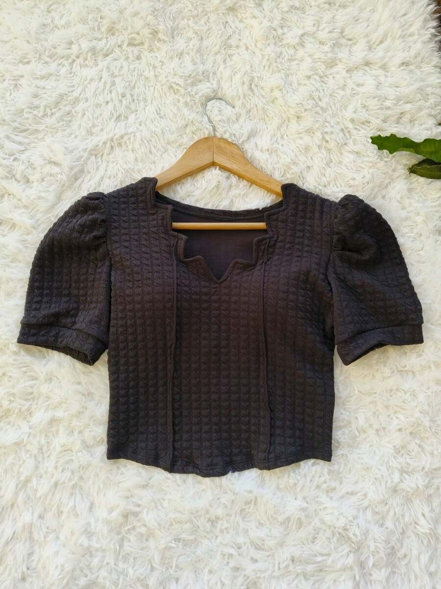 Blusa feminina de camiseda   manga curta com bojo - Preto - Visão 1