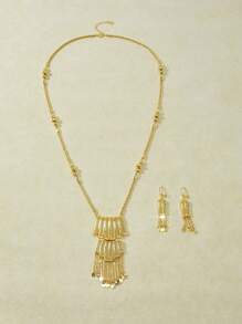 1 Conjunto de Acessórios Femininos Incluindo Colar e Brincos, Adequado para Países do Golfo, etc. O Estilo é Simplicidade, Doce, Exagerado e Retrô, com Destaque para o Cobre Dourado, Fashion, de Alta Qualidade e Atmosférico. Adequado para Passeios, Encontros Casuais, Encontros Diários, Presentes de Natal e Outros Festivais, Namorada, Pais