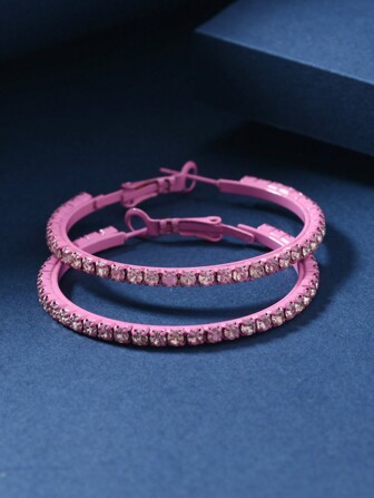 1 对经典黑色水钻环形耳环，适合女士日常佩戴