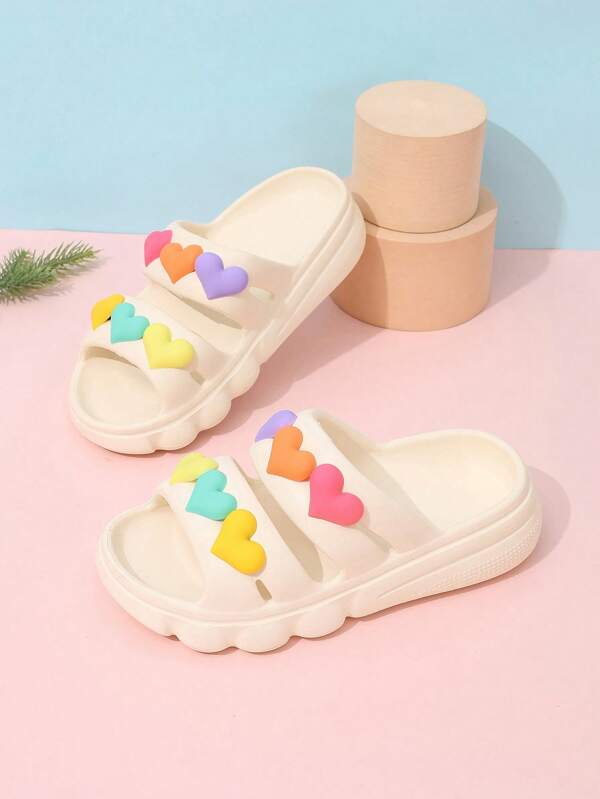 Sandalias de playa con diseño de corazón colorido para niños, zapatillas deslizantes de espuma con suela suave y de moda dulce para niñas