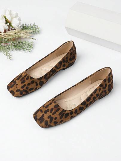 大码女式方头豹纹平底便鞋，舒适休闲百搭通勤鞋