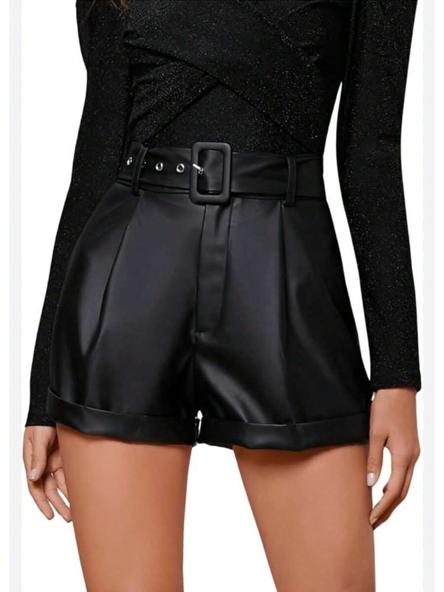 Short vinilo con cinturón - Negro - Ver 1